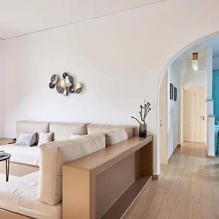 Casa Polivios アパート アダマス